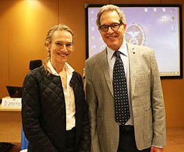 A desembargadora Cristina Tereza Gaulia, com o professor da Universidade da Califórnia, James Holson 